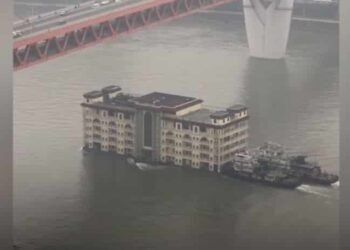 Watch: Five-Storey Building Floating On Yangtze River
