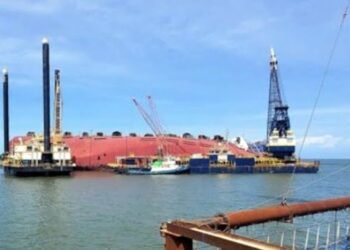 engineering issues with the anchor mooring system delay Golden Wreck salvage operation