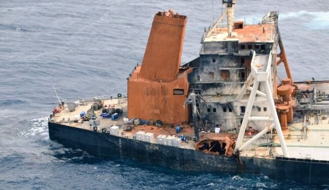 Photos: Indian Ministers Assess MT New Diamond’s Condition, Discuss Ways To Expedite Cargo Discharge