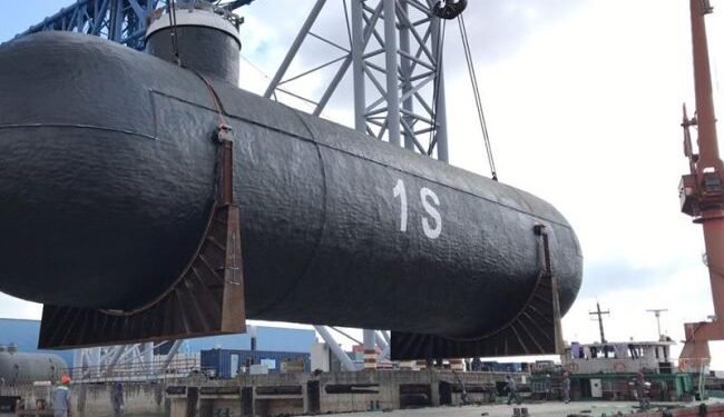 Wärtsilä Achieves Major Milestone With Delivery Of 4 LNG Tanks For New-Building Vessels One of four cargo tanks being loaded onto a barge. The tanks will be transported on barges from Qidong to Shanghai where they will be lifted onboard a seagoing vessel. Copyright - Logistics Plus