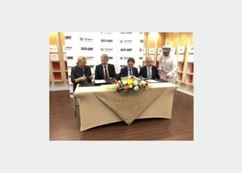 Sigrid Kaag, Dutch Minister of Foreign Affairs, Mark Geilenkirchen, CEO Port of Sohar, Chris Raijmakers, Director Middle East Strukton International and Yvo de Zwart, Operational Manager, Rock International Oman at the MOU signing