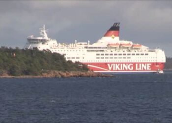 Video: Viking Line’s Passenger Ferry Amorella Runs Aground