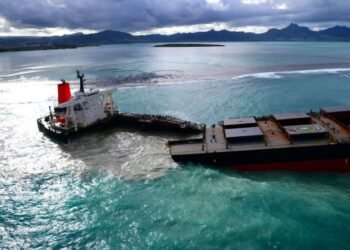 MV Wakashio Japanese cargo carrier mauritius oil spill