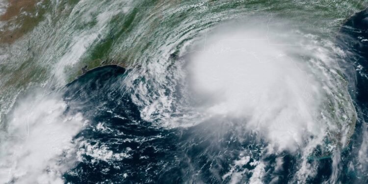 Offshore Oil Wells, Ports Shut as U.S. Gulf Coast Storm Advances