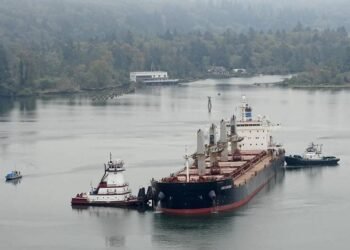 Bulk Carrier Grounds After Losing Propulsion in the Columbia River