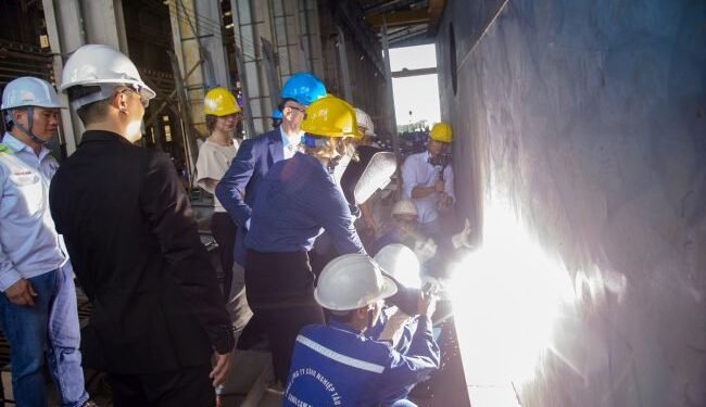 Damen holds keel-laying for Port of Auckland’s fully electric RSD-E Tug 2513