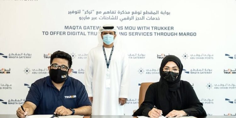 Dr Noura Al Dhaheri, Head of Abu Dhabi Ports’ Digital Cluster, and CEO of Maqta Gateway, and Gaurav Biswas, Founder and CEO of TruKKer, sign an agreement to offer customers truck booking services through MARGO
