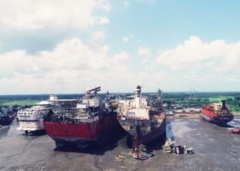 Shipbreaking-yards-in-Alang-India-©-Go-Green-Go-India-2018.png_effected