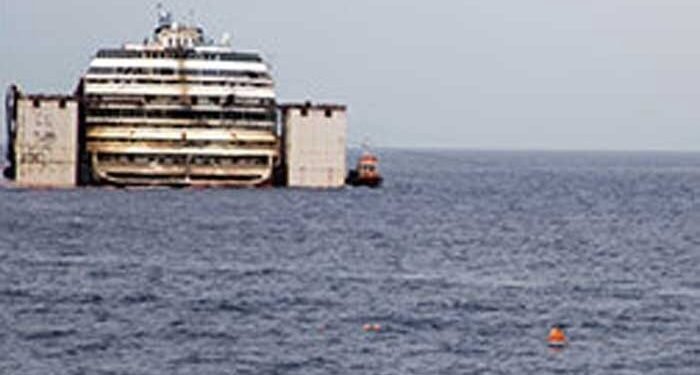 Costa Concordia wreckage is drifting greater image description