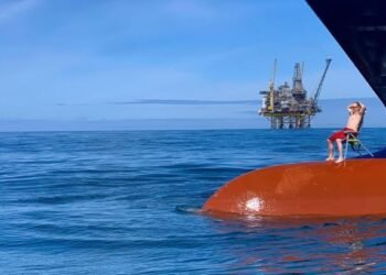 Watch: Picture Of Sailor Sunbathing On Bulbous Bow Of Vessel