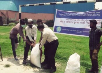 NGOs Distribute Emergency Food To Shipbreaking Workers In Bangladesh_6