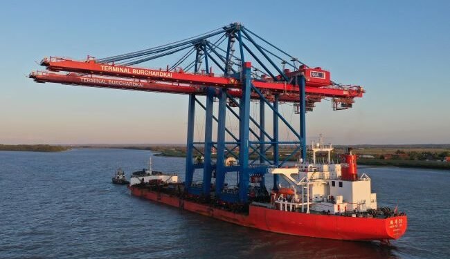 Lieferung neuer Containerbrücken zum Burchardkai