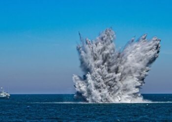 SNMCMG1 dispose of old war bomb