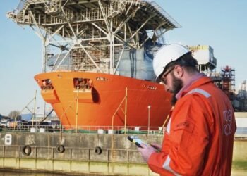 Shipbuilder-in-action_Collecting Data