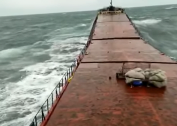 Video: Coastal Freighter Breaks Up at Anchor