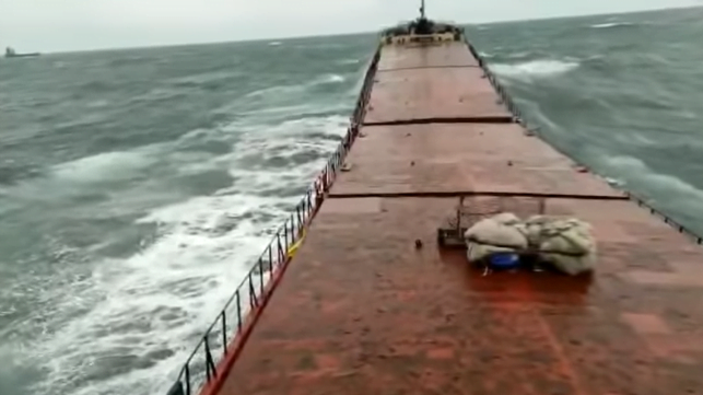 Video: Coastal Freighter Breaks Up at Anchor