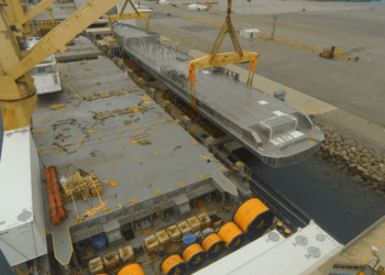 AAL Dampier Discharging an 86m Heavy Lift Superyacht Hull