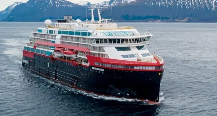 Norway responds to Hurtigruten COVID-19 episode with cruise liner restriction image description