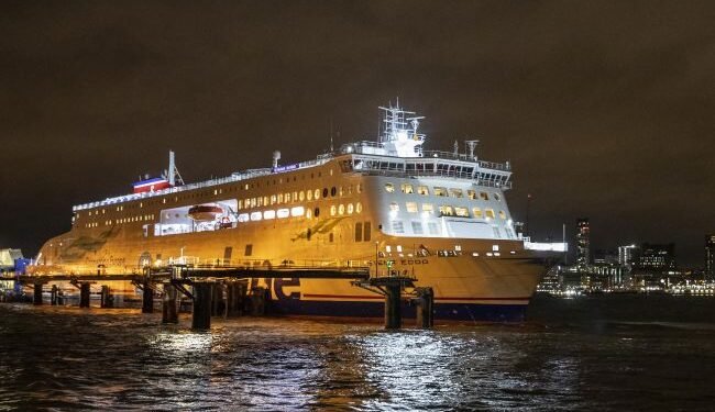 Cake maker Molly Robbins with her cake to celebrate the Maiden Voyage of  Stena Line Edda vessel. Picture Jason Roberts