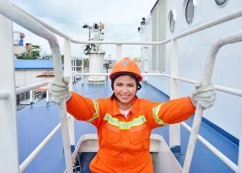 woman-seafarer