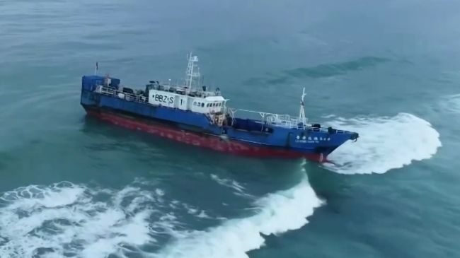 Chinese Ship stuck Off Mauritius