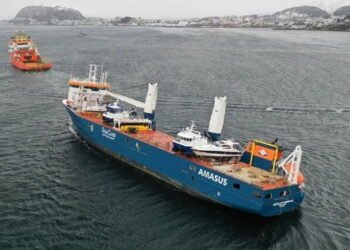 drifting heavy-lift vessel brough to port