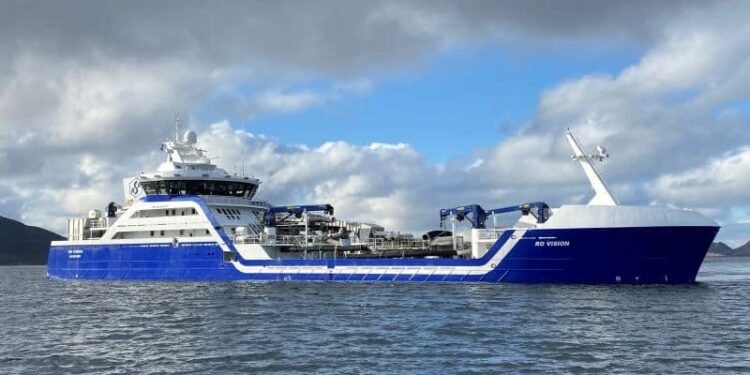 Ro Vision hybrid live fish carrier