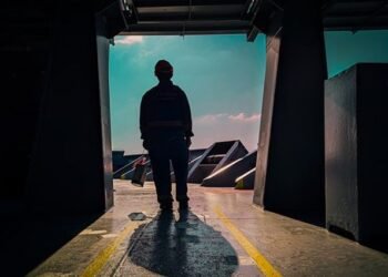 Seafarer silhouette representation
