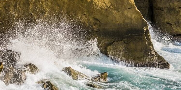 Suspected Migrant-smuggling Boat Breaks Apart off San Diego; Four Dead