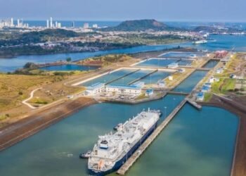 Canal Panama 106 years