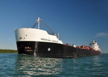 MV American Courage, a 194 metres Great Lakes self-unloading bulk freighter with a cargo carrying capacity of 24,300 gross tonnage