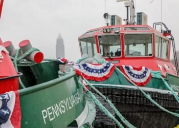 Stan_Tug_1907_ICE_harbour_tugs_the_Pennsylvania_and_Wisconsin