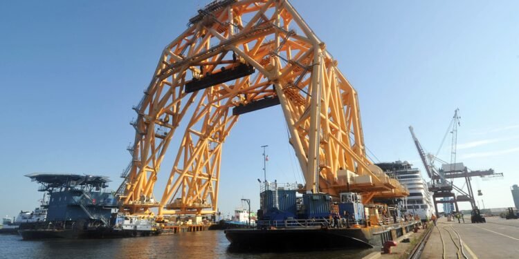 Golden Ray Salvage: VB10000 Set to Arrive Next Week