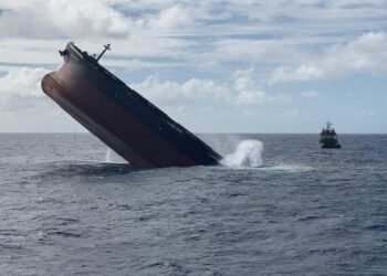 Wakashio’s Bow Scuttled Off Mauritius