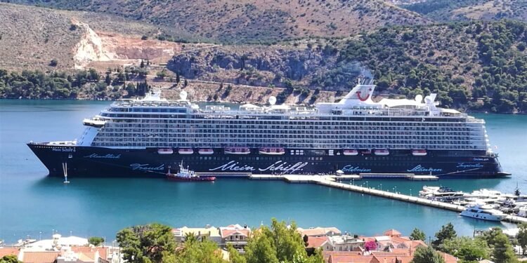 TUI Cruise Ship Sails for Piraeus Port After Crew Tests Positive for COVID-19 TUI Cruise Ship Sails for Piraeus Port After Crew Tests Positive for COVID-19