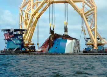 Photos: Cutting Of MV Golden Ray Progresses Despite Challenges