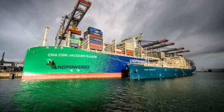 Photos: CMA CGM Carries Out The Largest LNG Bunkering Operation For A Container Ship