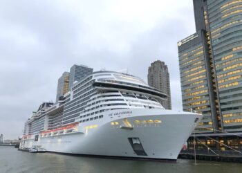 MSC Grandiosa in Port