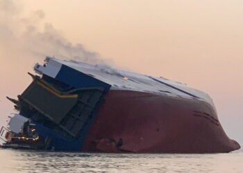 golden bay capsized at port of brunswick