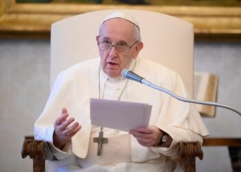 Pope Francis Pays Tribute to Seafarers Stuck at Sea