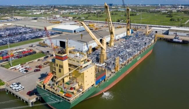 AAL Delivers 38,950 FRT Of Module Components On A Single Sailing