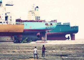 Alang Aspires For 50% Share In Global Ship Recycling, Provides Employment To 25000 Workers