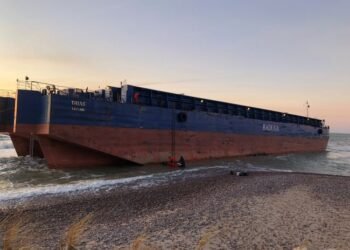 Alfons Håkans Succeeds Salvage Operation To Refloat Barge Trias