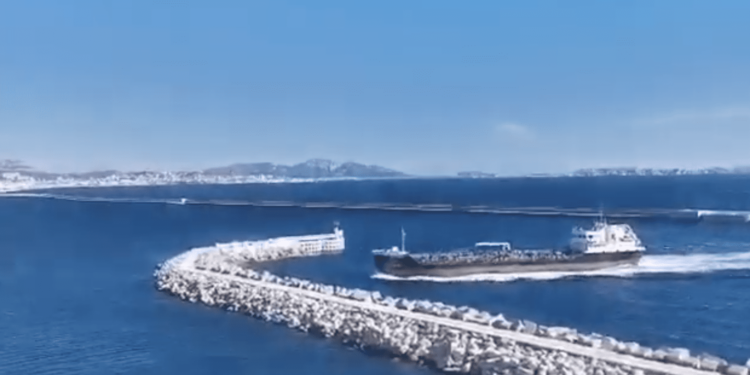 Tanker Crashes Into Breakwater in Marseille-- Video Tanker Crashes Into Breakwater in Marseille – Video