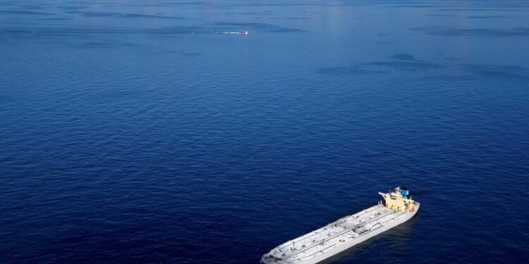 Traders Chase Storage Space in World Awash with Oil Traders Chase Storage Space in World Awash with Oil