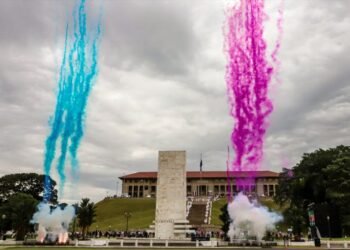Panama Canal Celebrates 20 Years With Flag Raising