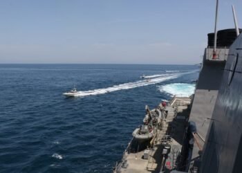 In Veiled Warning to Iran, UNITED STATE Tells Gulf Mariners to Stay Clear of Its Warships Iranian Gunboats