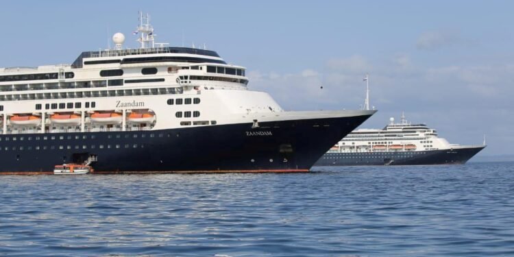 Florida Agrees to Let Holland America Cruise Ships Dock