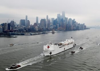 PHOTOS: USNS Comfort Arrives in New York Harbor