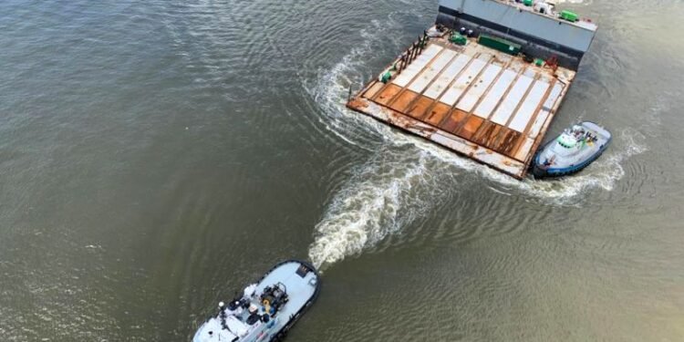 Photos: Removal Of Oil Spill Causing Section From MV Golden Ray Wreck Photos: Removal Of Oil Spill Causing Section From MV Golden Ray Wreck